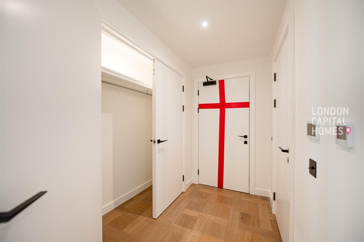 2 Merino Gardens, London